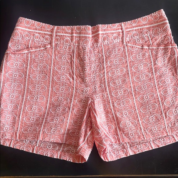 Floral pattern coral color Women's Shorts - Picture 1 of 3